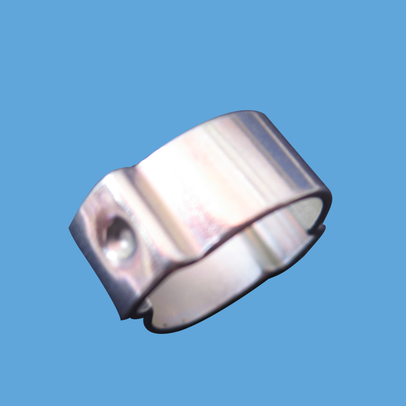 11 138 013 雙耳鍍鋅，一耳砸坑喉箍.jpg